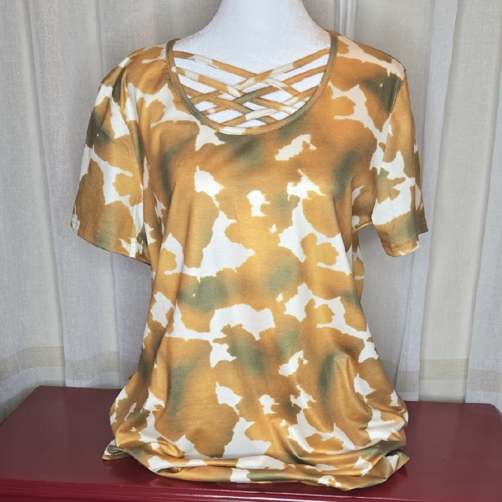 L&B Women's Gold and White Short Sleeve Tee
